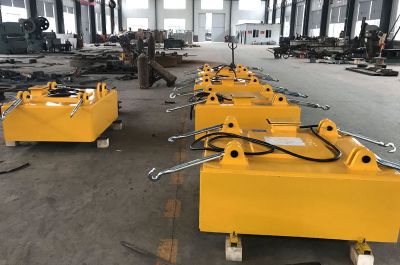 Over head tramp iron separator, rectangular type RCDY